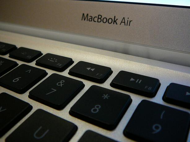 MacBook-zrak-logo