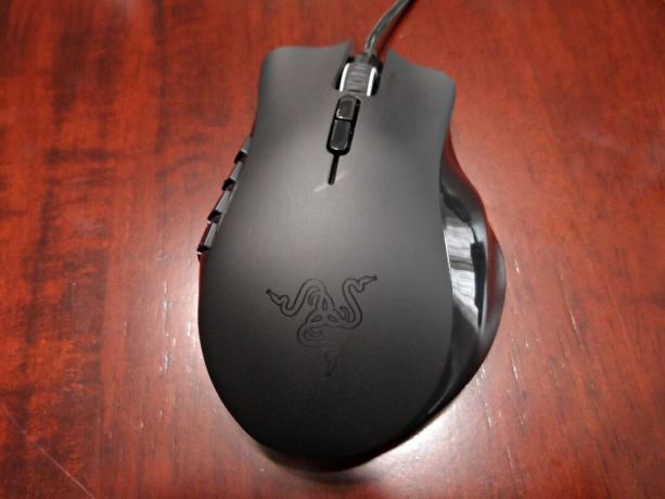 razer naga logitech g600 pregled miša