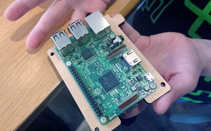 Raspberry Pi 3 ima u kompletu Piper Computer Kit