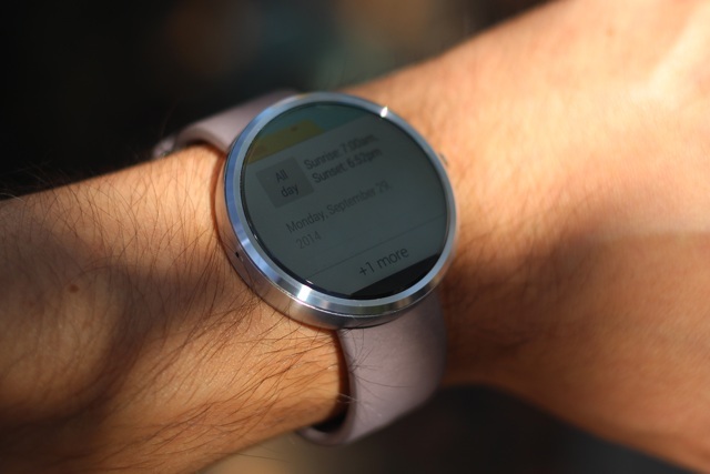 Motorola Moto 360 Android Wear Smartwatch pregled i Giveaway motorola moto 360 android nose smartwatch pregled 6