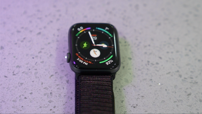 Apple Watch Series 4: Neosporni kralj pametnih satova sprijeda 670