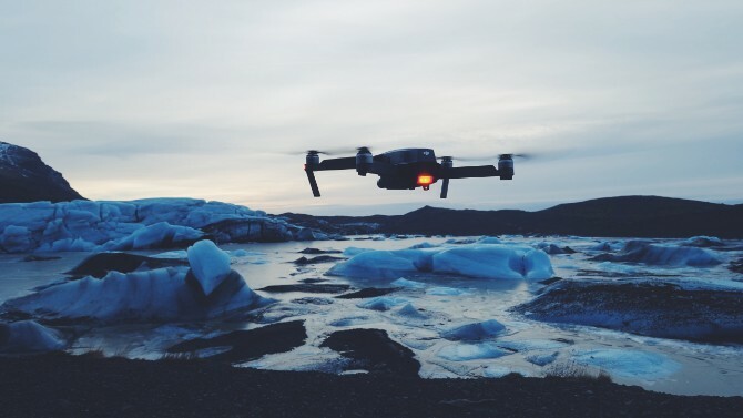 Drone leti u arktičkom okruženju 