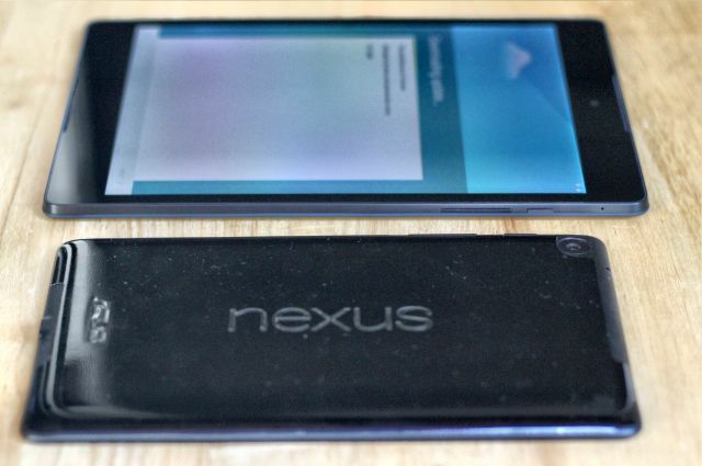 nexus 7 jedan pored drugog