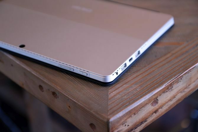 Chuwi SurBook Mini 2-u-1 pregled tableta chuwi surbook mini portovi muo stock 670x447