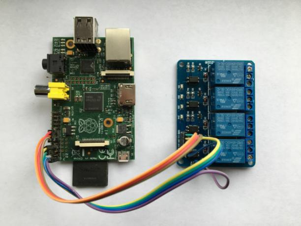 Raspberry Pi spojen na relejnu ploču