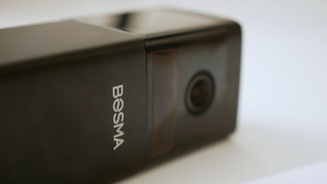 Bosma X1 pregled: dostojna unutarnja sigurnosna kamera kojoj nedostaje poljski Bosma X1 koji polaže sa strane