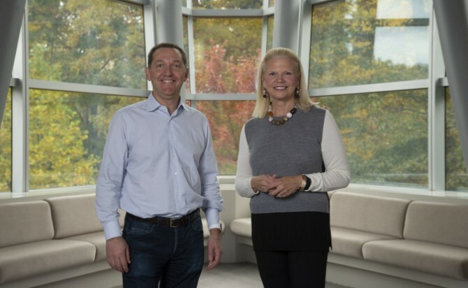 Direktor Red Hat-a Jim Whitehurst i predsjednik uprave IBM-a Ginni Rometty