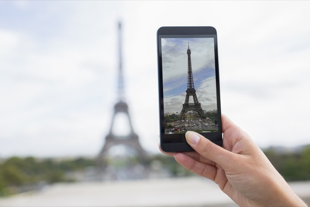 Fotografija Eiffelovog tornja snimljena pametnim telefonom