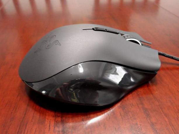 razer naga logitech g600 pregled miša